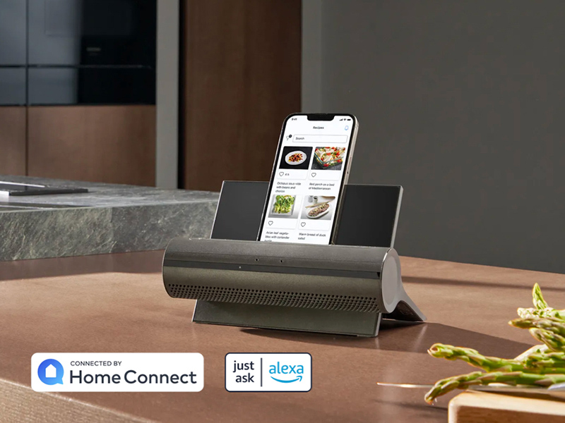 Das Smart Kitchen Dock von Siemens Hausgeräte ist ein Voice-First-Smart-Display, speziell entwickelt für die Bedürfnisse in der Küche. 