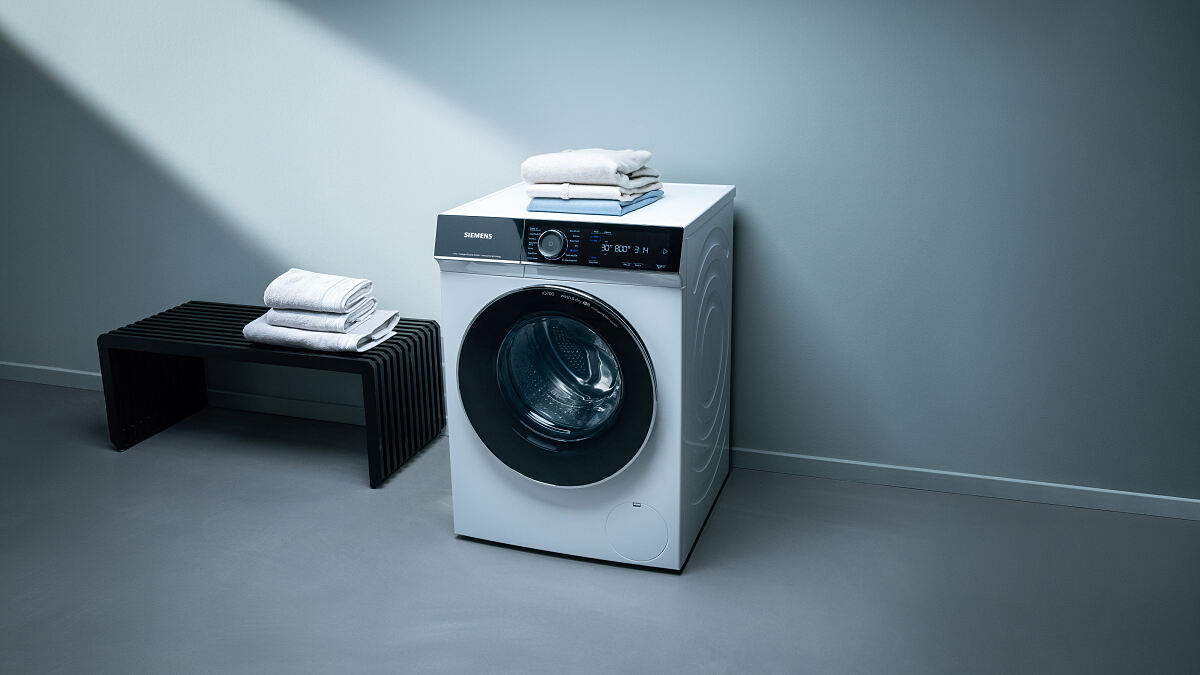 Doppelte Intelligenz, doppelter Komfort: Siemens Hausgeräte präsentiert seinen ersten Waschtrockner mit Wärmepumpentechnologie und i-Dos Präzisionsdosiersystem