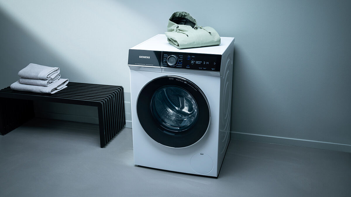 Doppelte Intelligenz, doppelter Komfort: Siemens Hausgeräte präsentiert seinen ersten Waschtrockner mit Wärmepumpentechnologie und i-Dos Präzisionsdosiersystem