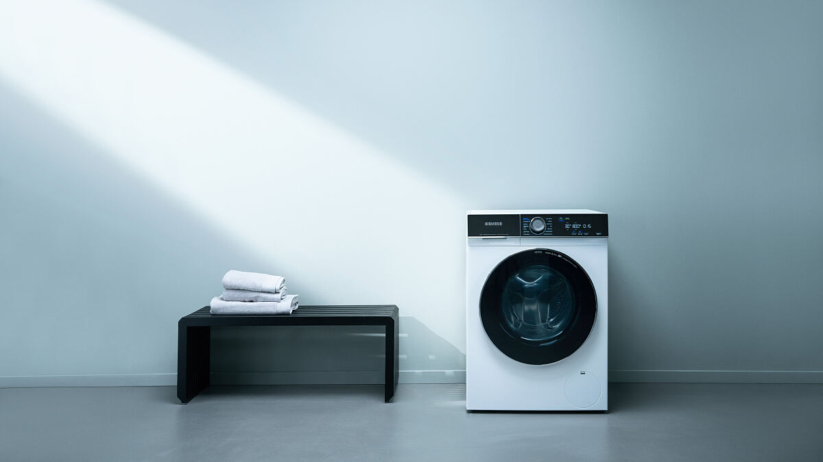 Doppelte Intelligenz, doppelter Komfort: Siemens Hausgeräte präsentiert seinen ersten Waschtrockner mit Wärmepumpentechnologie und i-Dos Präzisionsdosiersystem