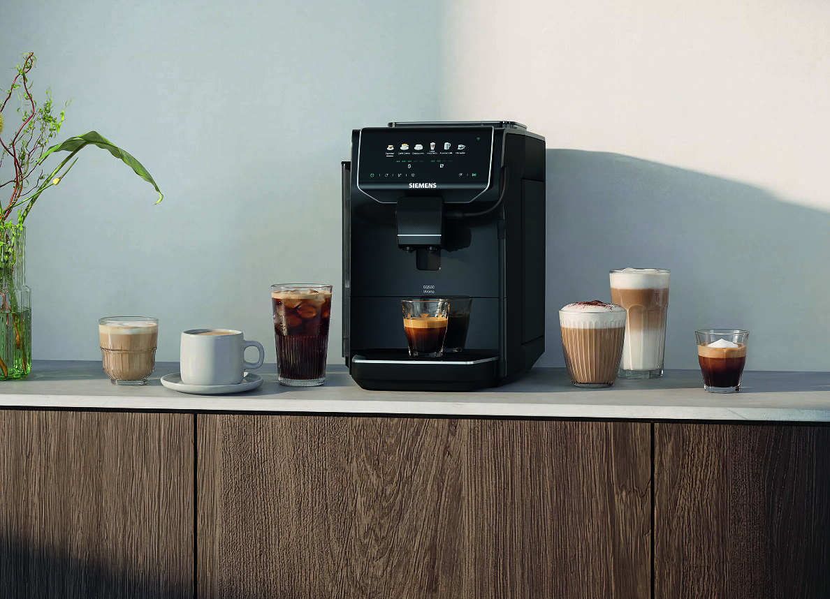 Mit einem Touch zur Kaffeepause: Der neue Siemens Kaffeevollautomat EQ500 iAroma macht Genuss auf Abruf verfügbar