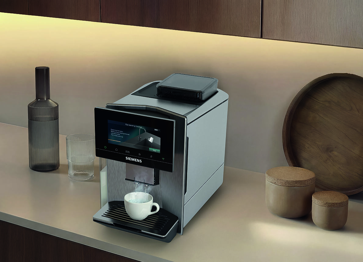 Barista-Perfektion trifft auf Bedienkomfort: Die Siemens Kaffeevollautomaten EQ900 iAroma und EQ900 plus iAroma jetzt mit neuen Funktionen