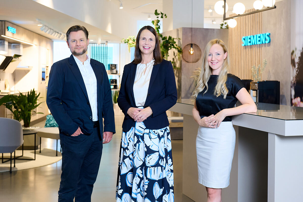 V.l.n.r: Roman Bugl, Marketingleiter BSH Hausgeräte, Ulrike Pesta, Geschäftsführerin BSH Hausgeräte Österreich, Nina Kaiser, Brand Marketing Managerin Siemens Hausgeräte.